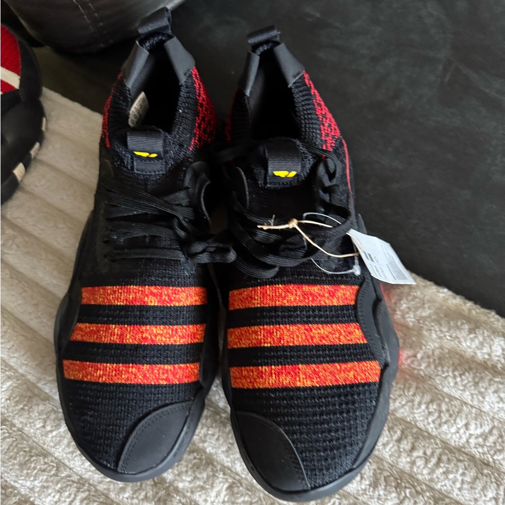 Kyrie young shoes new 10.5